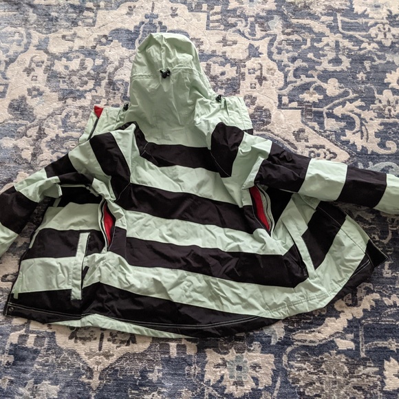 S Westbeach Men's Snowboarding Coat - Mint, Black, & Red - Picture 8 of 10